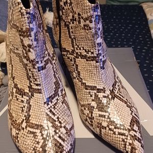 New Worthington Memory Foam Snake Booties
